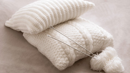 Fototapeta na wymiar Knitting set with white yarn