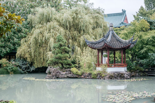 中国庭園 Images – Browse 169 Stock Photos, Vectors, and Video 