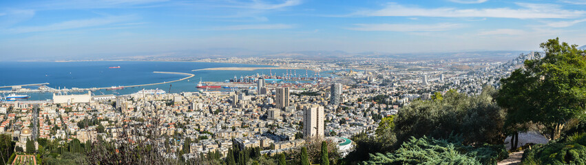 Obraz premium Panorama of Haifa from Mount Carmel.