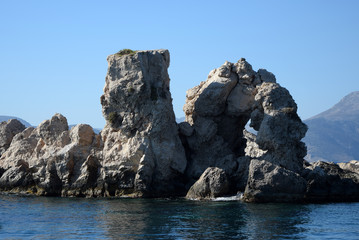 Felsentor an der Küste von Kalymnos
