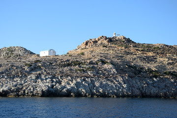 Fototapeta na wymiar Kapelle und Leuchtturm bei Kalymnos