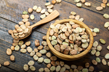 dry broad beans sprinkled