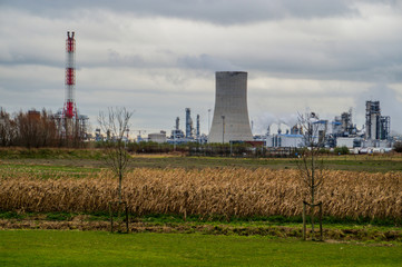 Fototapeta na wymiar power plant skyline with an industrial construction complex