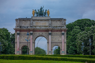 Fototapeta na wymiar l'arc de triomphe des tuileries
