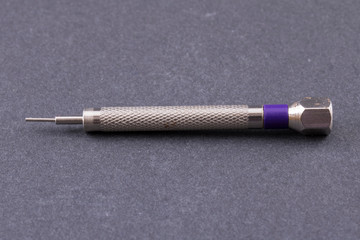 Tool for taking the wristwatch bracelet pins