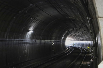 鉄道トンネル