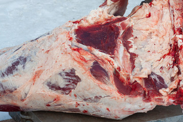 cutting beef carcasses in open air