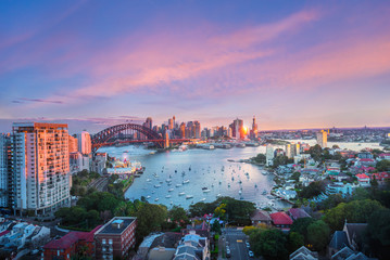 Sydney Harbour Bridge, Panoramamening van de stadshorizon van Sydney met de noordkust van de Sydney Harbour Bridge in Australië