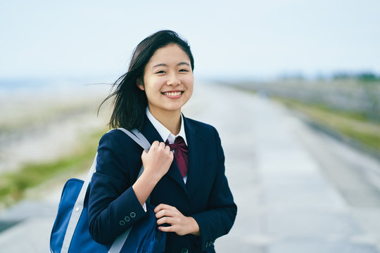 制服姿の女子高校生