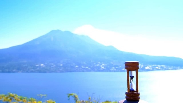 桜島と砂時計のシネマグラフ