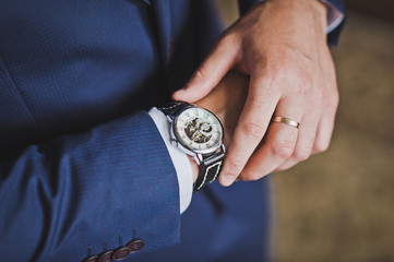 Delicate hands with wedding rings 2166.