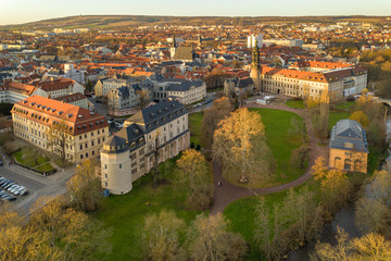 Fototapeta na wymiar Luftbildaufnahme Weimar mit Park an der Ilm und Stadtschloss