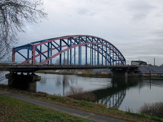 Fototapeta na wymiar Karl-Lehr-Brücke (bridge) in Duisburg Ruhrort