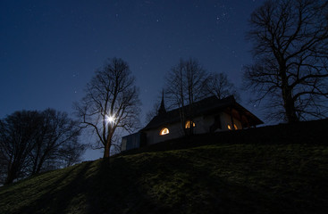 Kapelle im Vollmond