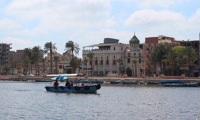 Obraz premium passenger boat sailing in river in Rashid in Egypt
