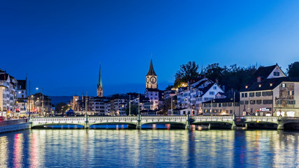 Das hystorische Zuerich bei Nacht