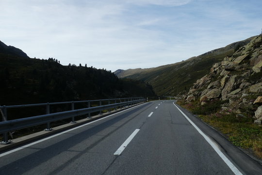 Kurven am Fl&uuml;elapass