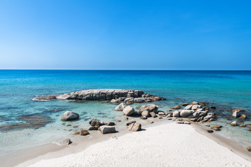 Fototapeta na wymiar Lanscape view of white stones in blue sea.