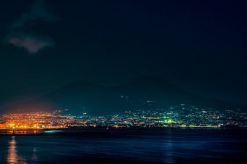 Naklejka na ściany i meble Blick auf den Vesuv bei Nacht 