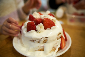 手作りケーキ・アップ・飾り付け・いちご