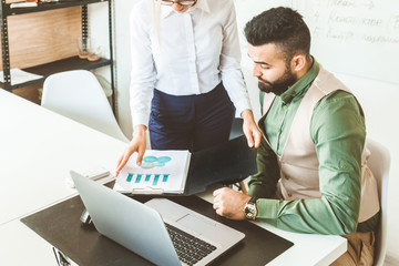 Obraz premium Secretary and Chief signs papers. A team of young businessmen working and communicating together in an office. Corporate businessteam and manager in a meeting.