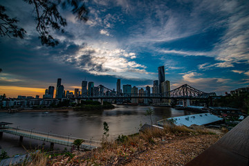 brisbane city skyline at dusk