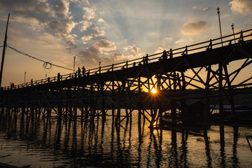 brooklyn bridge at sunset