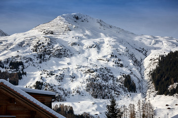 Fototapeta na wymiar Verschneites Berg in den Alpen, Davos - Schweiz