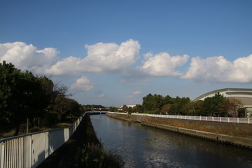 引地川と雲（藤沢市）