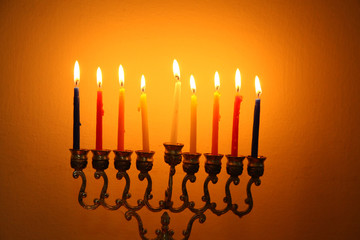 hanukkah menorah light candles 