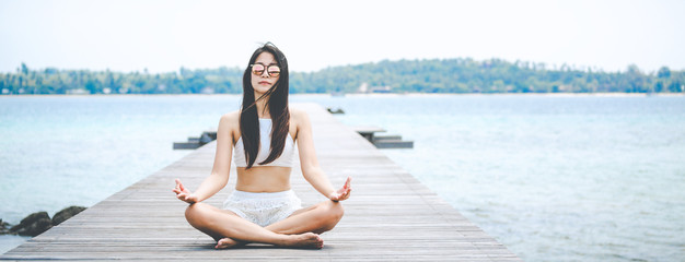 Fototapeta premium Woman summer relax vacation