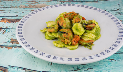Orecchiette with broccoli cream and mussels