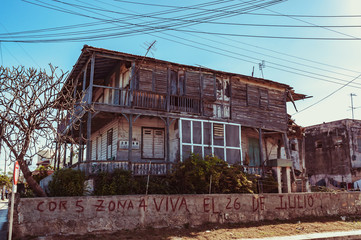 Fototapeta na wymiar Historic construction in the streets of Cuba
