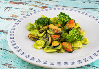 Orecchiette with broccoli cream and mussels