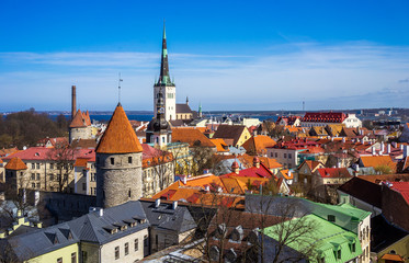 Obraz premium 21 April 2018 Tallinn, Estonia. View of the Old town from the observation deck