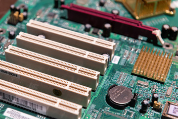 Płyta główna komputera. Zbliżenie na złącza PCI - obrazy, fototapety, plakaty