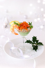 Cocktail salad with avocad and spinach mousse, topped with salmon roe and shrimp.