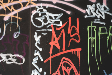 Fototapeta na wymiar Graffiti na czarnym tle
