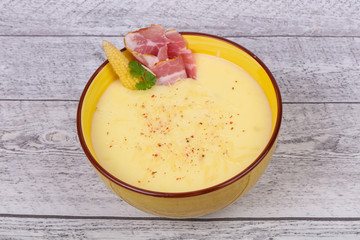 Cheese soup with bacon