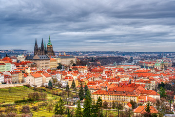 Obraz premium Mala Strana with cathedral and castle in prague with beautiful sky