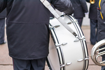 street lighting. Mainly cloudy. the orchestra is preparing for the march. have tinted.