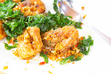 Crispy shrimp or batter-fried prawns.