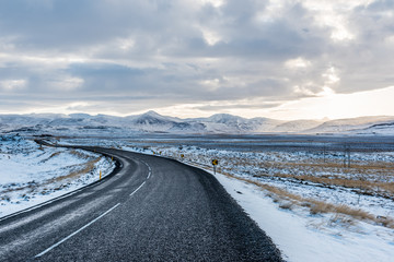 Droga w zimowym krajobrazie