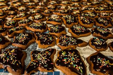 gingerbreads arranged after covering with glaze