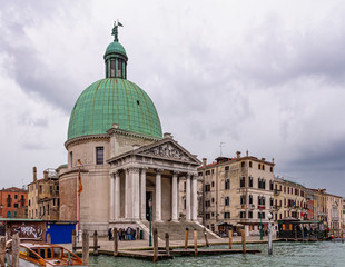 Fototapeta na wymiar Church in Venice Grand canal