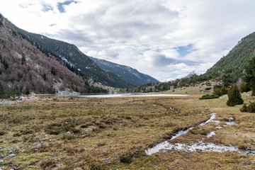 Obraz premium Llebreta lake in National Park of Aigüestortes and lake of Sant Maurici.