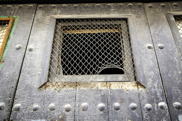 Window with grilles