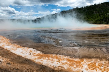 Geysir in the grand prismatic spring area in the Yellowstone National Park.