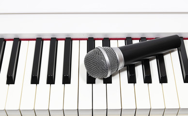 One microphone on the piano keyboard