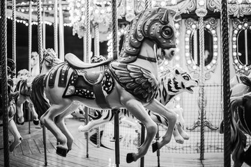 Fototapeta na wymiar carrousel en blanco y negro